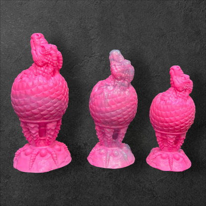 The Fire Egg Fantasy Plug. Œuf de dragon texturé avec tête en éclosion à la pointe et base de sécurité en griffe de dragon sculptée. Silicone Platine par ClimaxLab.