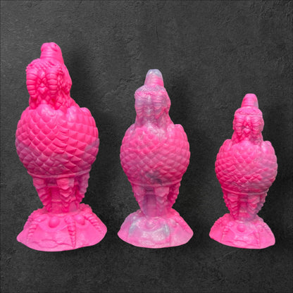 The Fire Egg Fantasy Plug. Œuf de dragon texturé avec tête en éclosion à la pointe et base de sécurité en griffe de dragon sculptée. Silicone Platine par ClimaxLab.