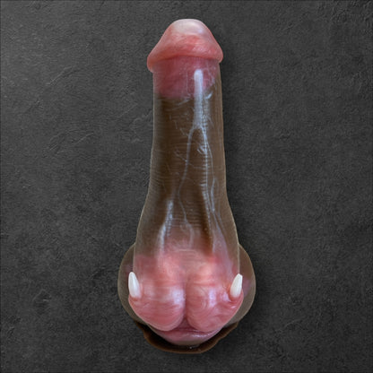 Gorgash Ork Dildo mit dickem Umfang und rauer Hautstruktur. Massive Barbaren-Ästhetik. Platinum-Silikon Fantasy Spielzeug für Größenliebhaber.