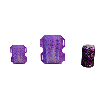 Size comparison of the Emperatriz Dragona dragon grinder: mini and large versions shown next to a 33cl can for scale. Textured platinum silicone grinding pad with dragon scales and fins, made in Spain by ClimaxLab.
